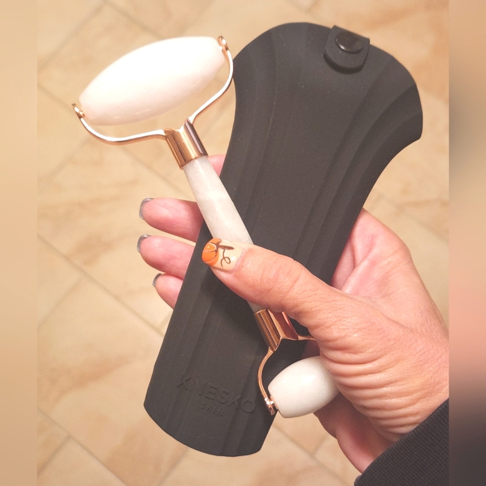 KNESKO x Sculptra Diamond Radiance Multi Masking & Gemstone Roller Kit - Picture 9 of 9